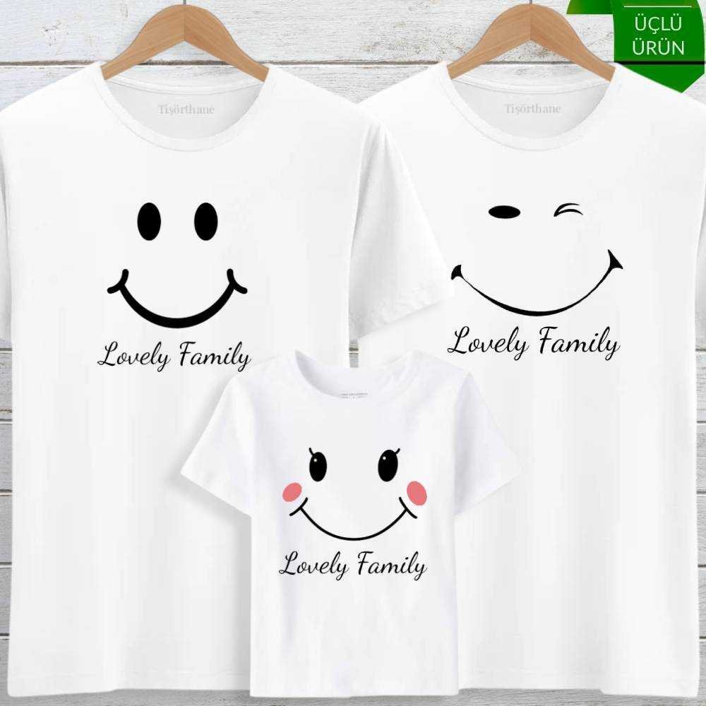 Smile Tasarımlı Lovely Family Yazılı Sevimli Aile Tişörtü